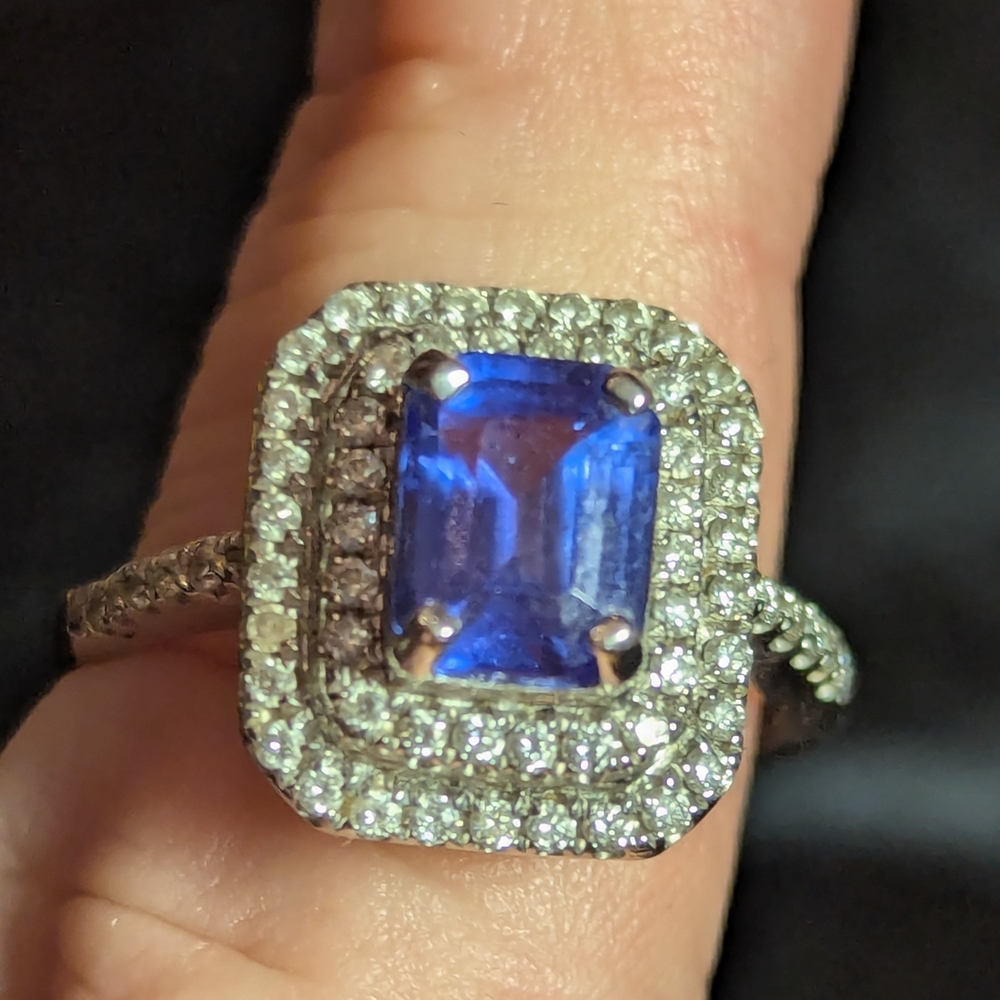 Elegant Natural Tanzanite And Diamond Ring 14 K